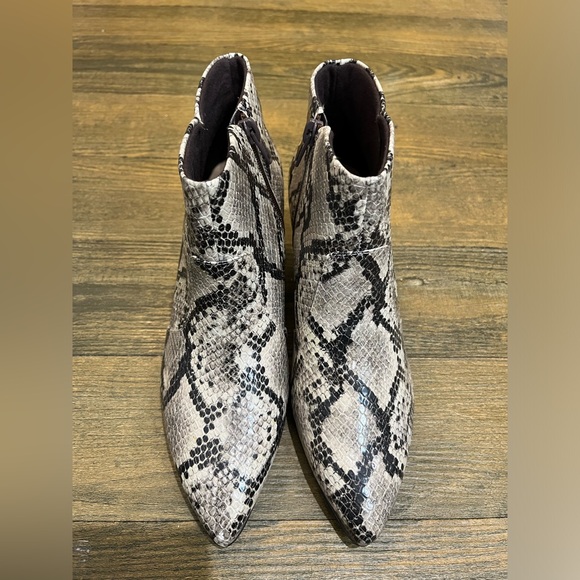 Clarks Shoes - Clarks Collection Snakeskin Print Booties Sz. 6‎
